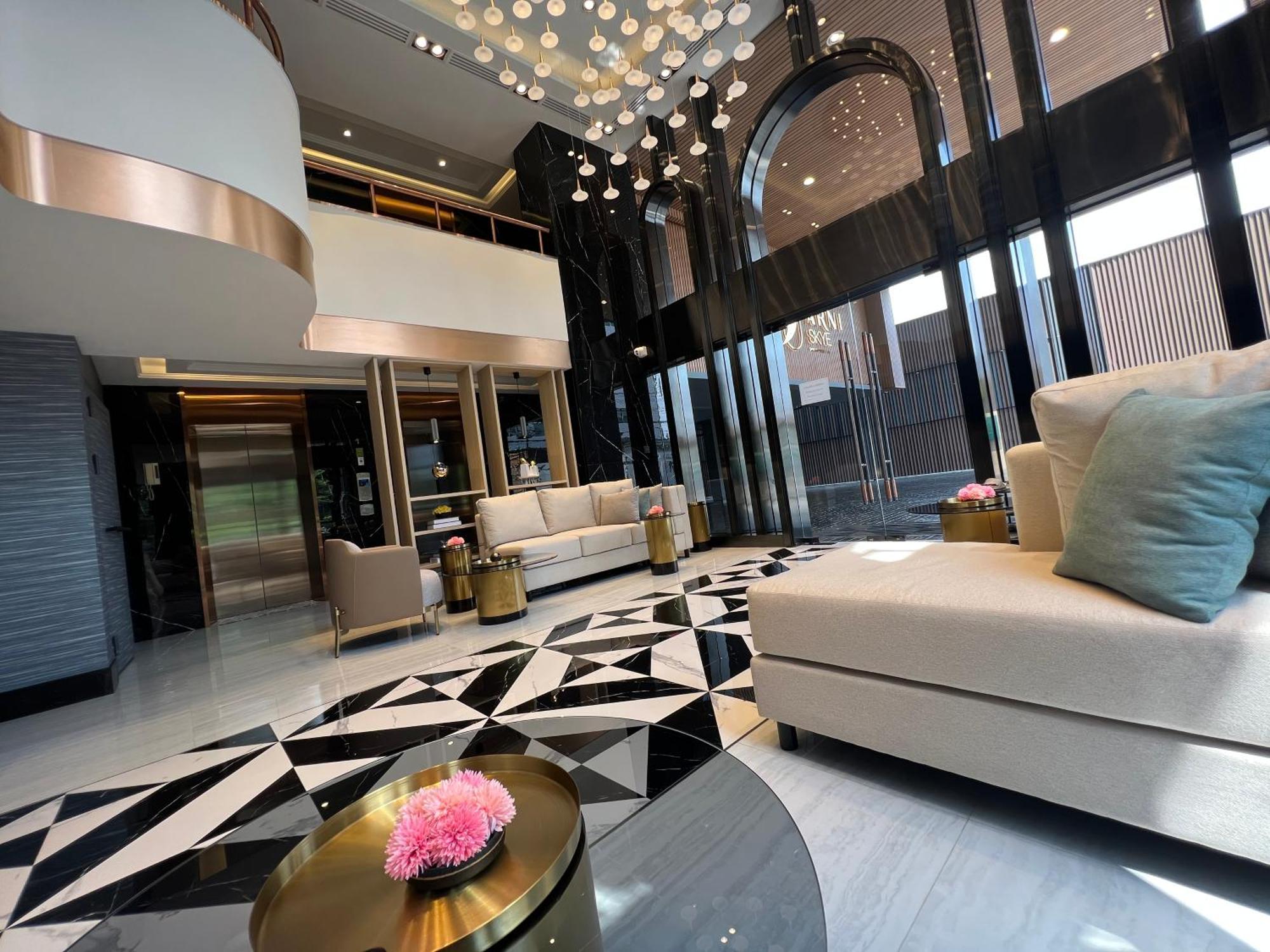 Arni Skye Hotel Bangkok Exterior foto