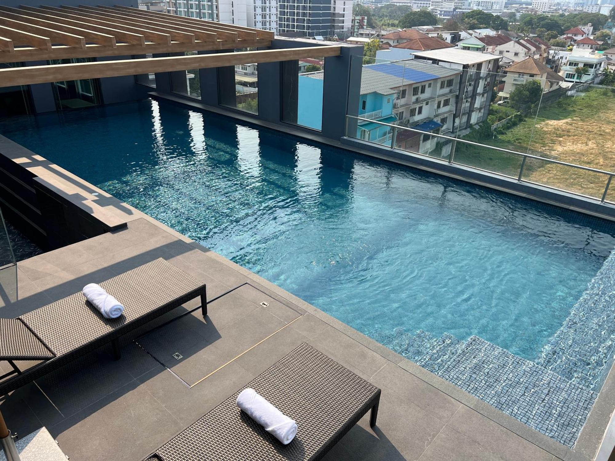Arni Skye Hotel Bangkok Exterior foto